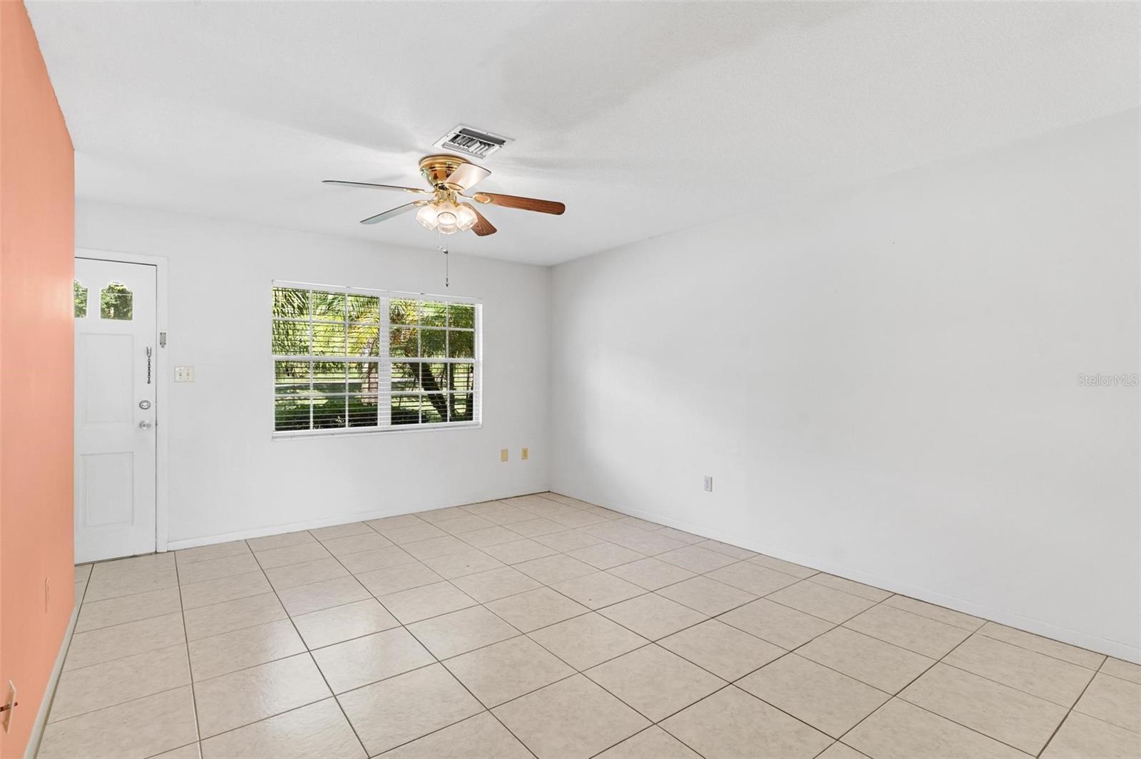 MOUNT DORA PARK SOUTH CONDO UNIT 01 - Residential