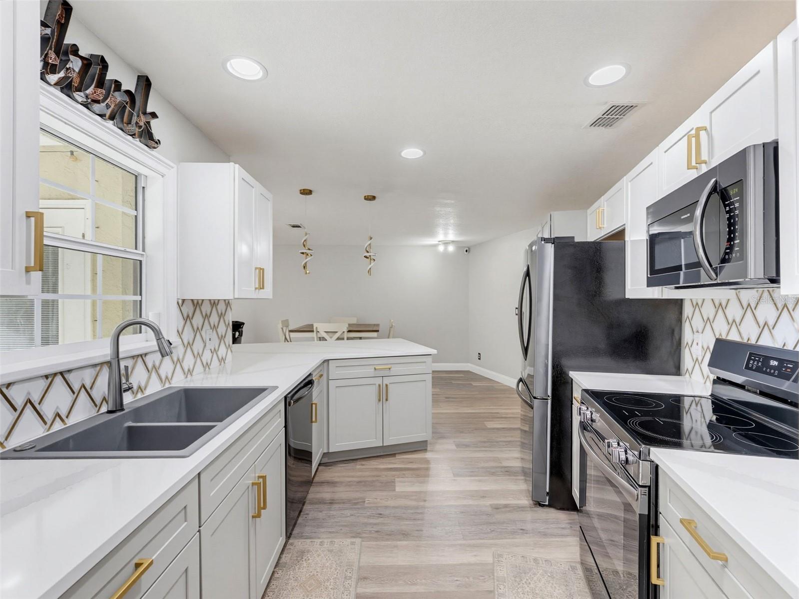 1846 DEL ROBLES DRIVE