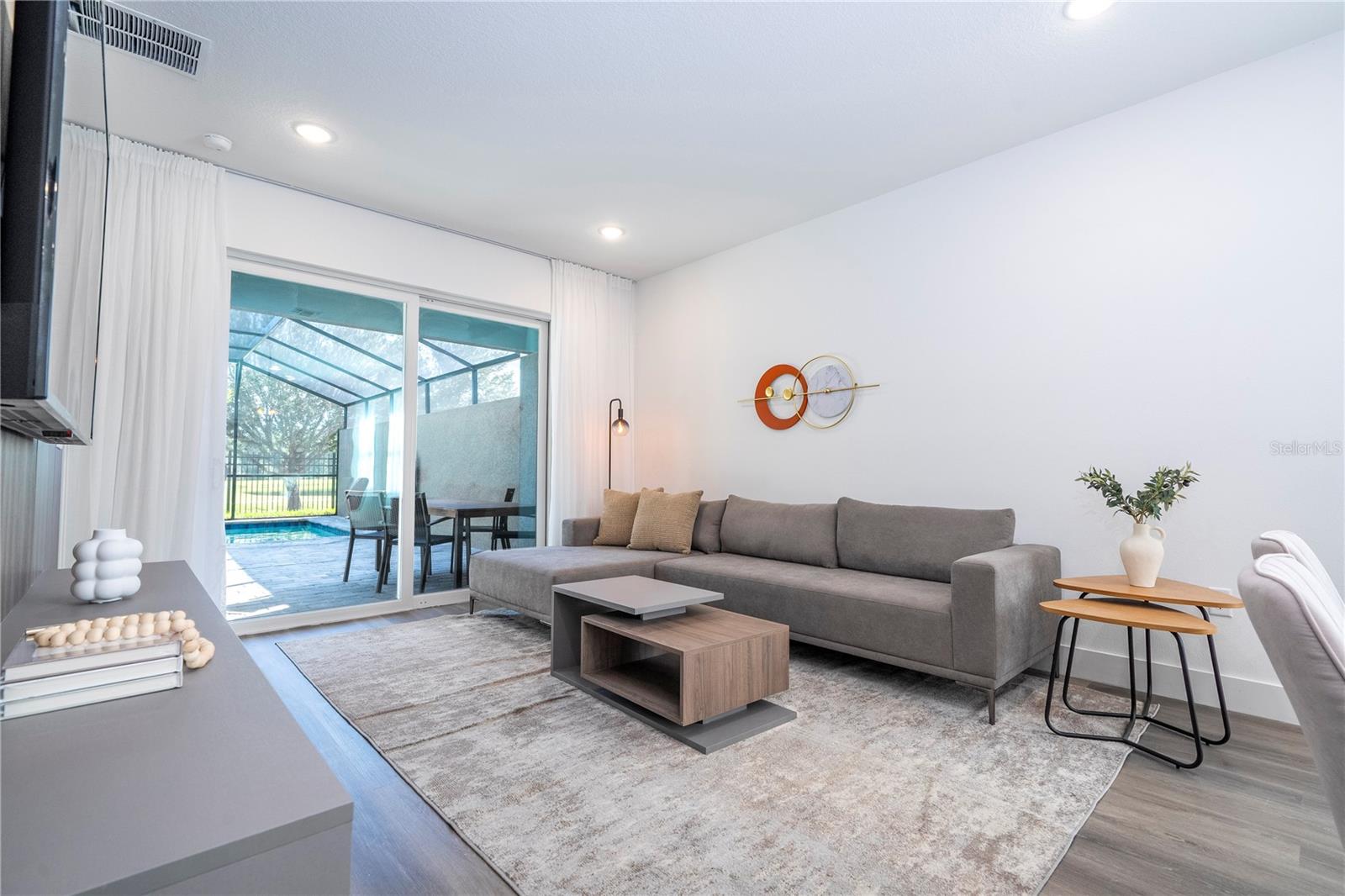 WESTSIDE CAY - Residential