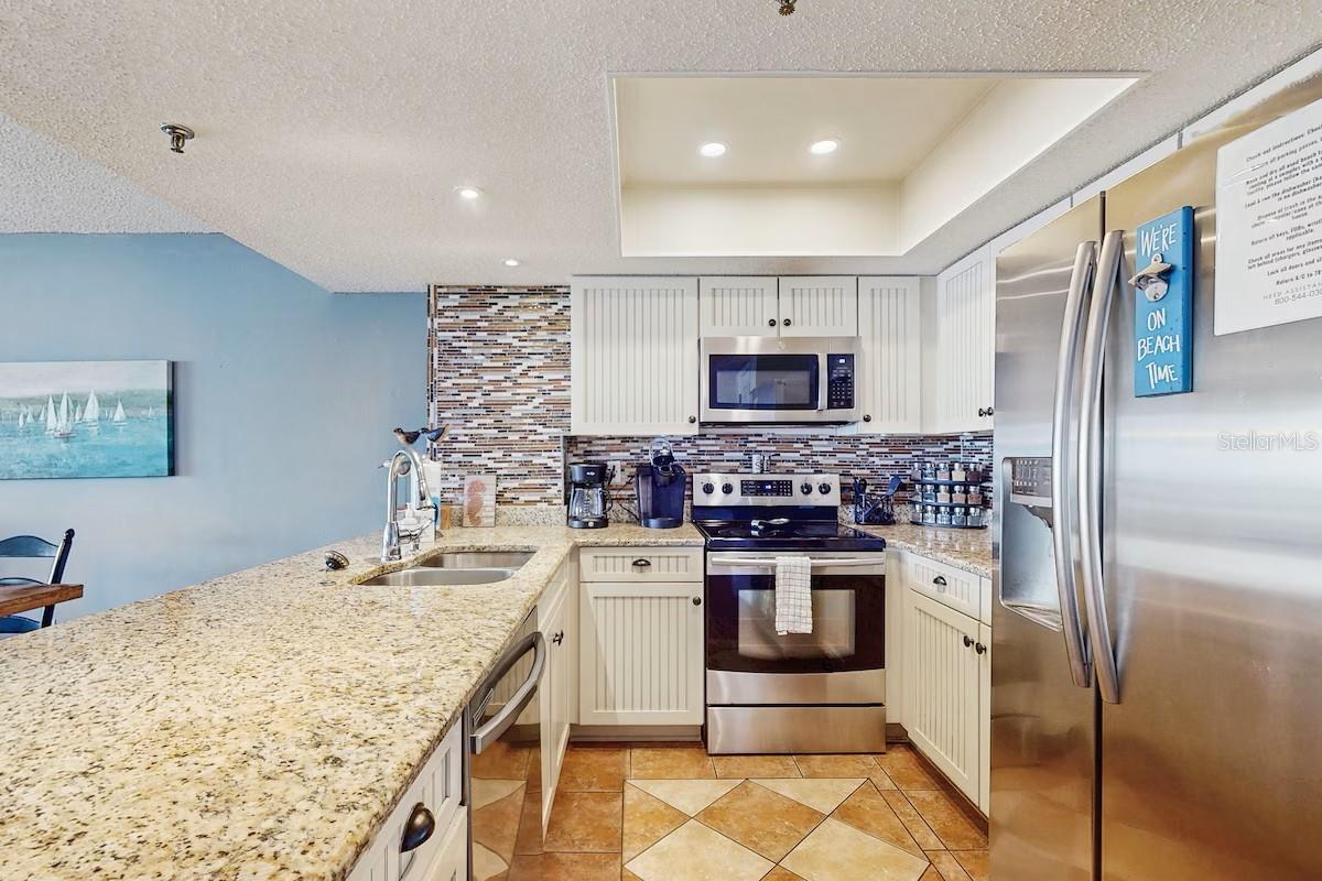 POINTE CONDO THE - Residential