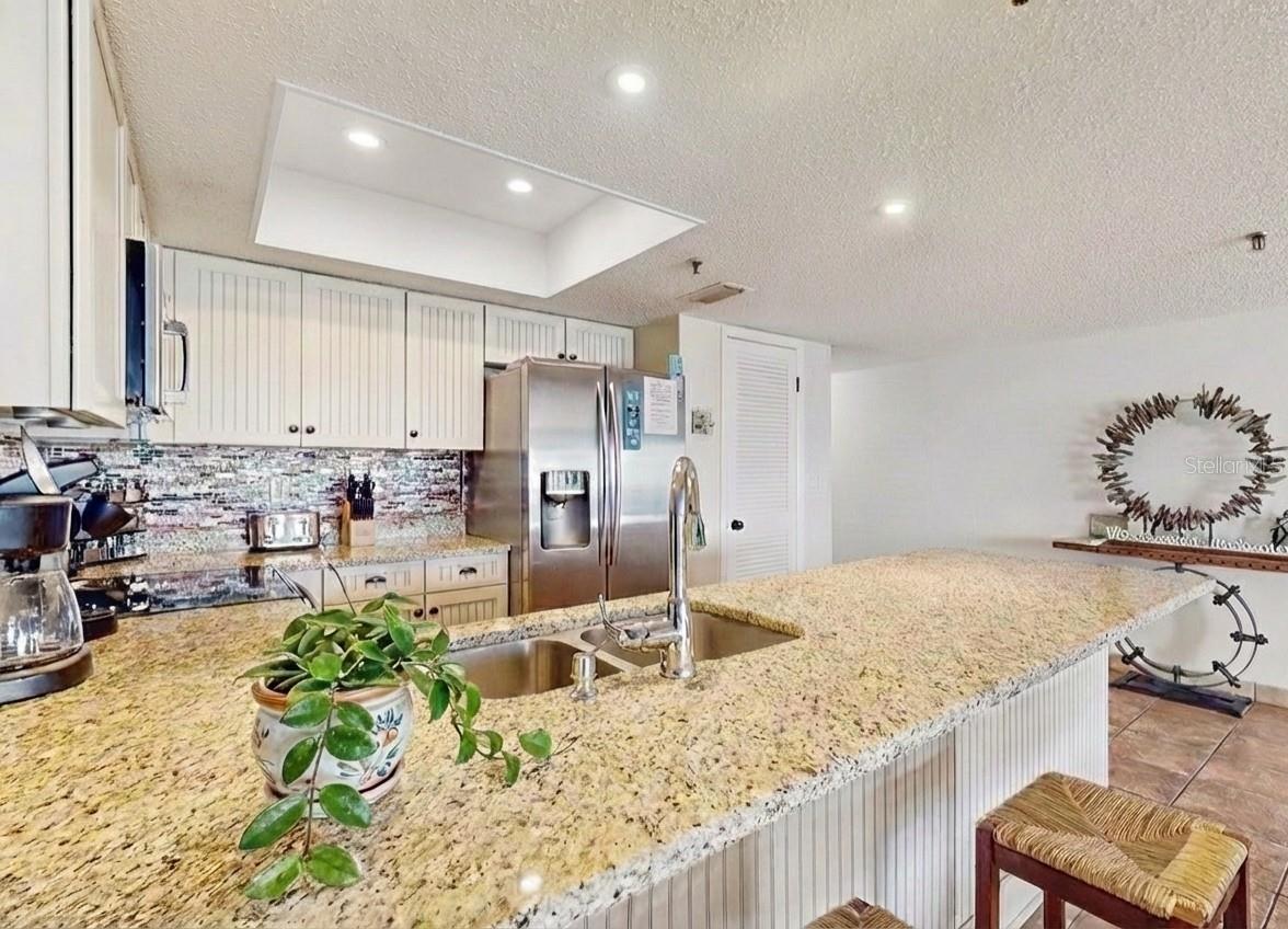 POINTE CONDO THE - Residential