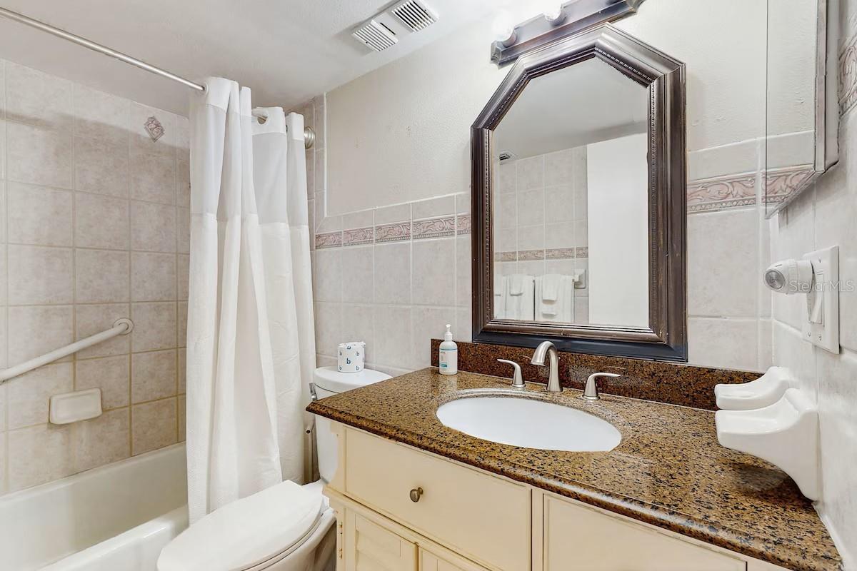 POINTE CONDO THE - Residential