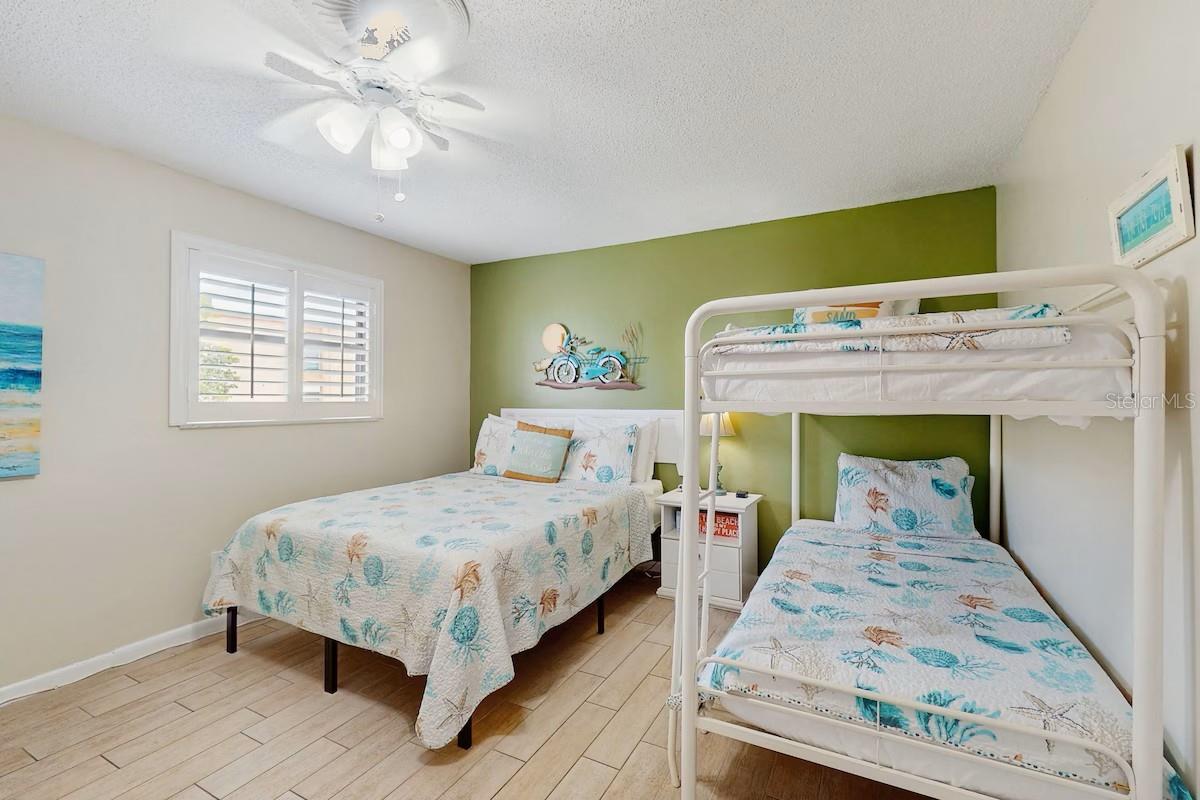 POINTE CONDO THE - Residential