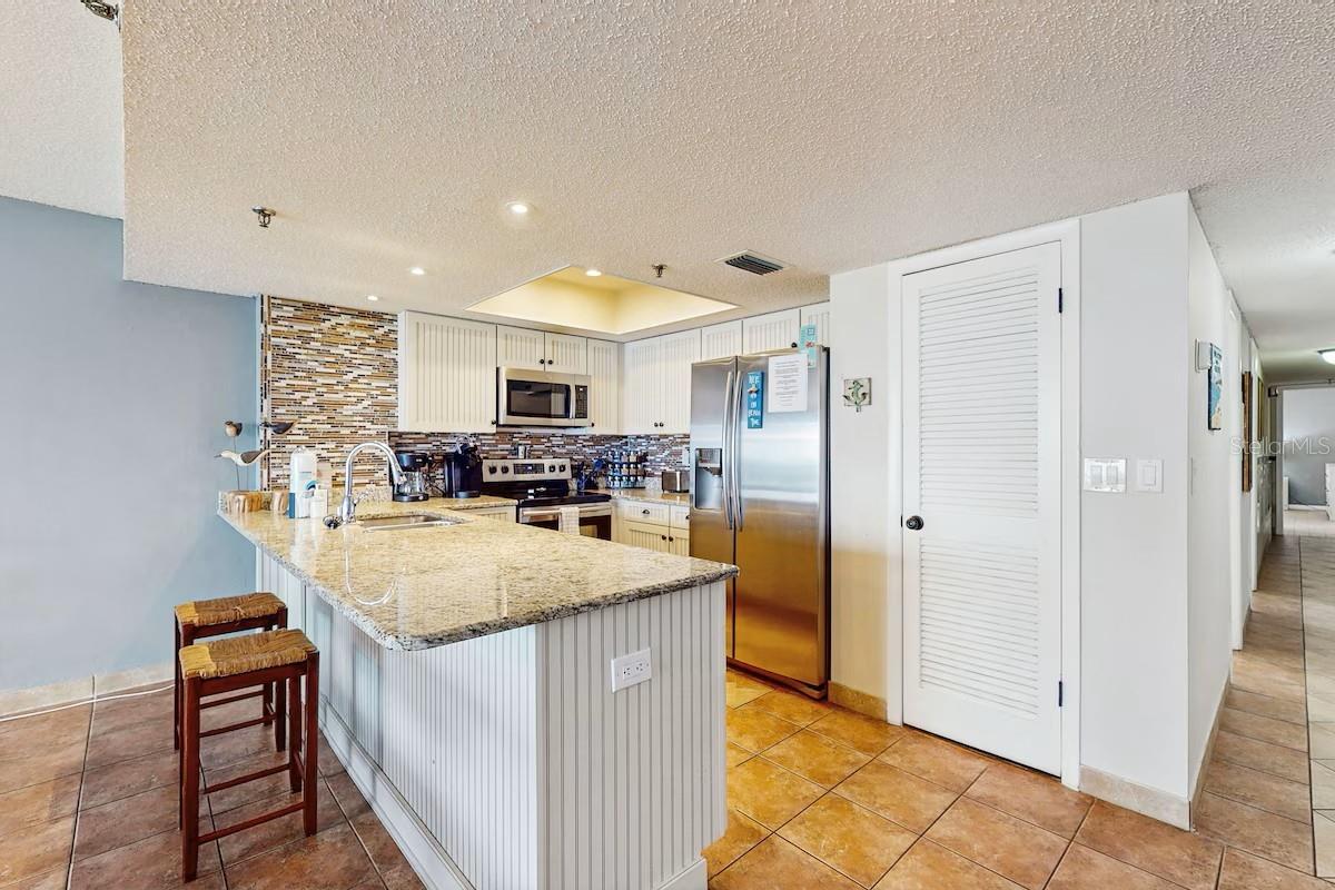 POINTE CONDO THE - Residential