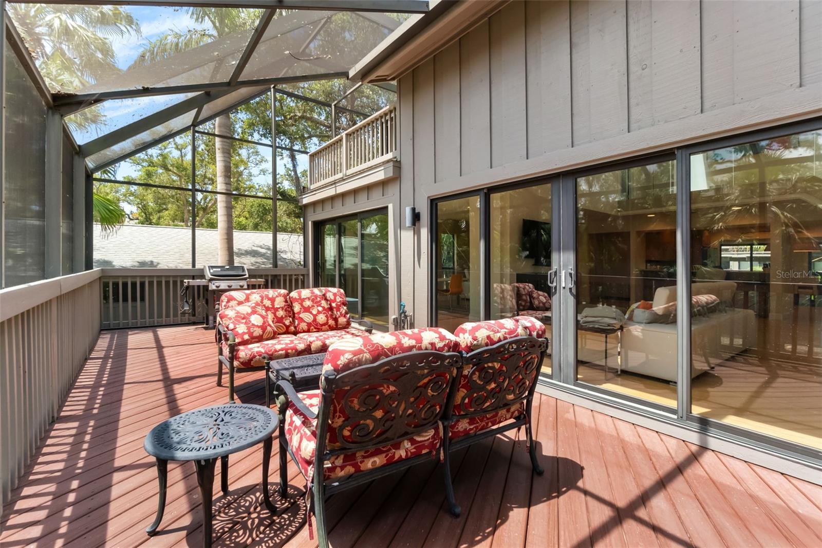 LANDINGS TREEHOUSE - Residential