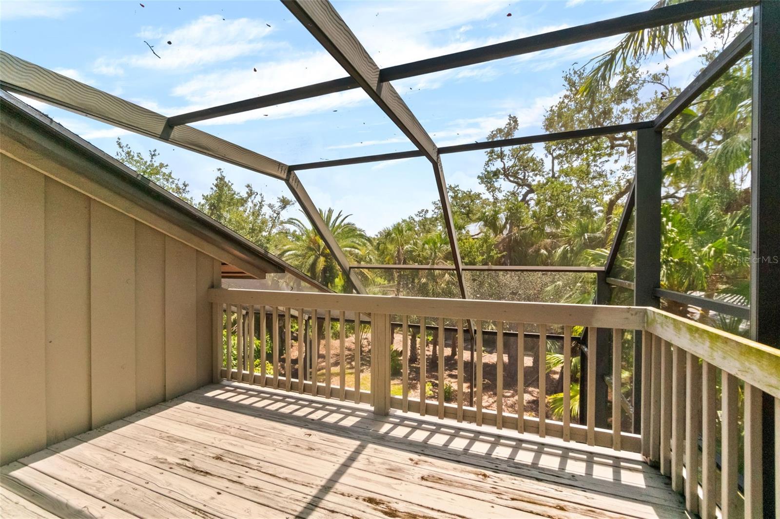 LANDINGS TREEHOUSE - Residential