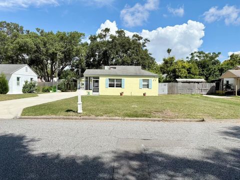 Photo of 1427 Santa Anna Drive, Dunedin, FL 34698 (MLS # TB8431220)