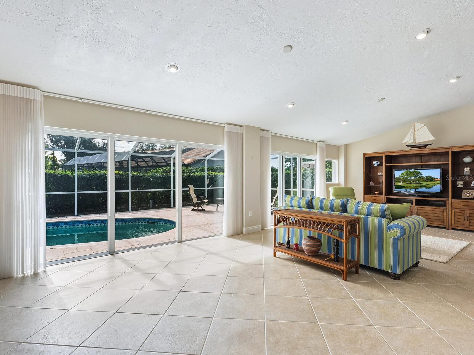 THE HIGHLANDS - Residential