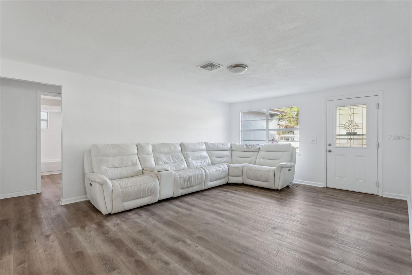 2195 GLEN DRIVE