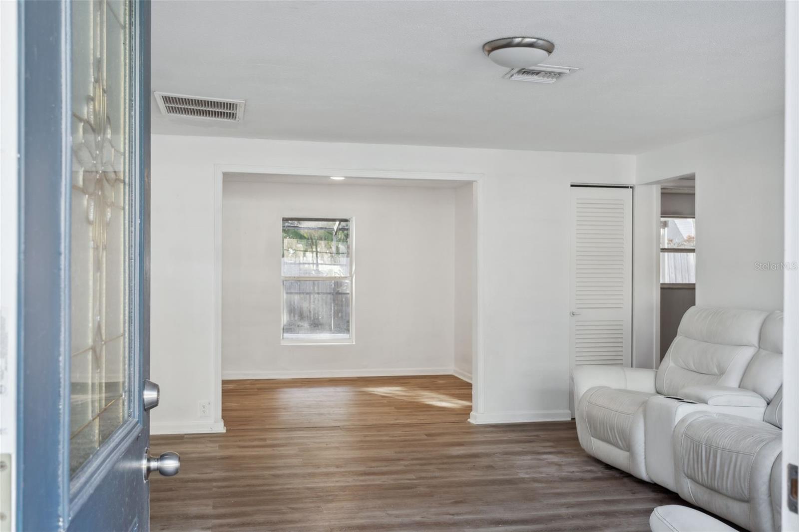 2195 GLEN DRIVE