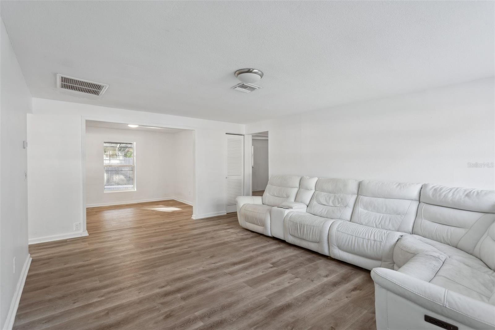 2195 GLEN DRIVE