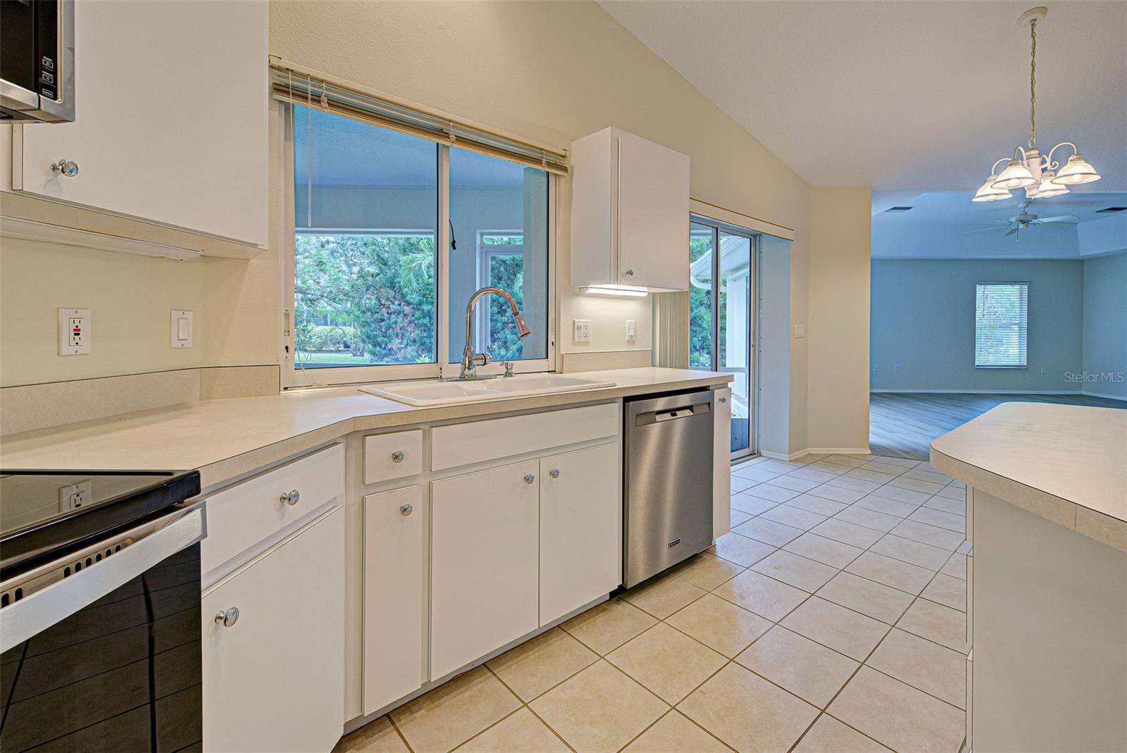 THE LAKES OF JACARANDA - Residential
