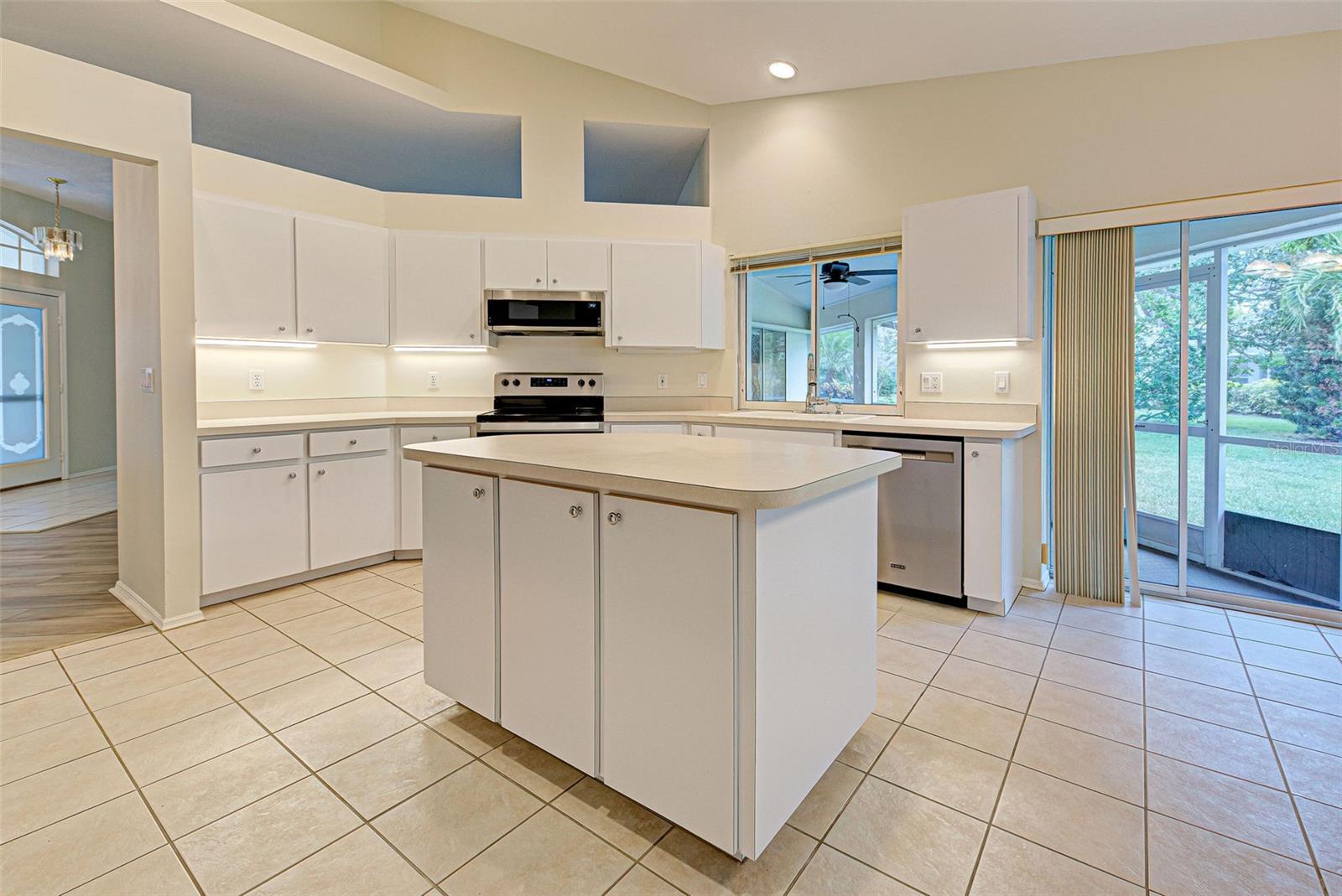 THE LAKES OF JACARANDA - Residential