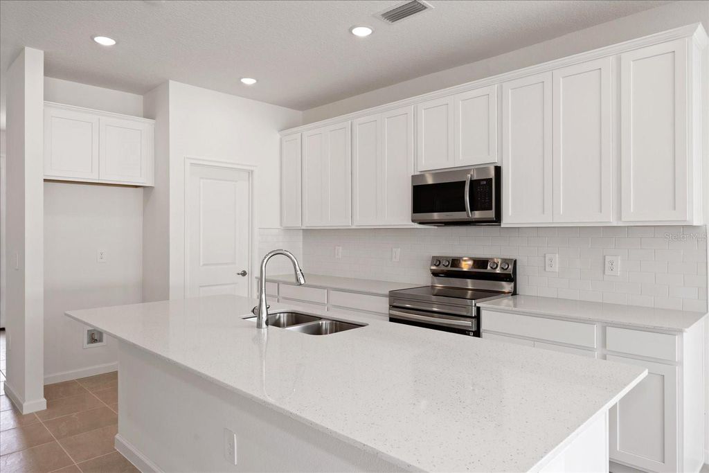 Photo of 9589 Vibrant Ln, Venice, FL 34292 (MLS # O6187992)