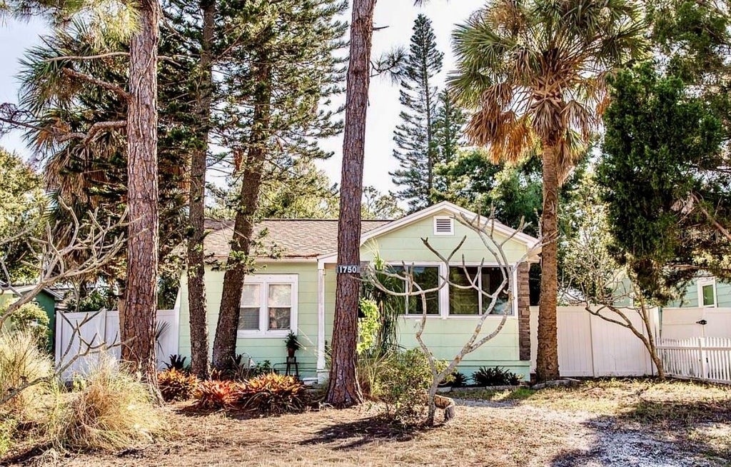 Photo of 1750 34th Avenue N, St Petersburg, FL 33713 (MLS # TB8533205)