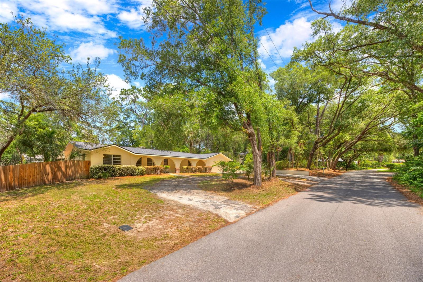 COUNTRY CLUB ESTATES - Residential