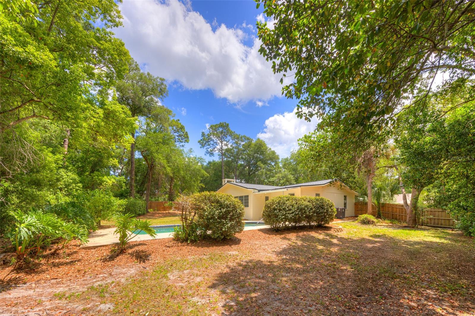 COUNTRY CLUB ESTATES - Residential