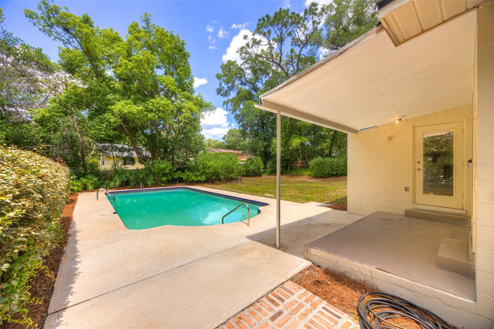 COUNTRY CLUB ESTATES - Residential