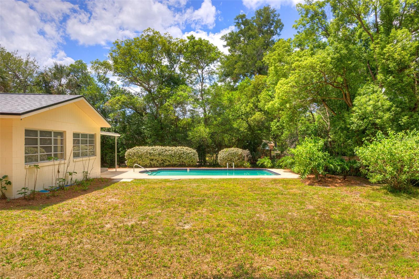 COUNTRY CLUB ESTATES - Residential