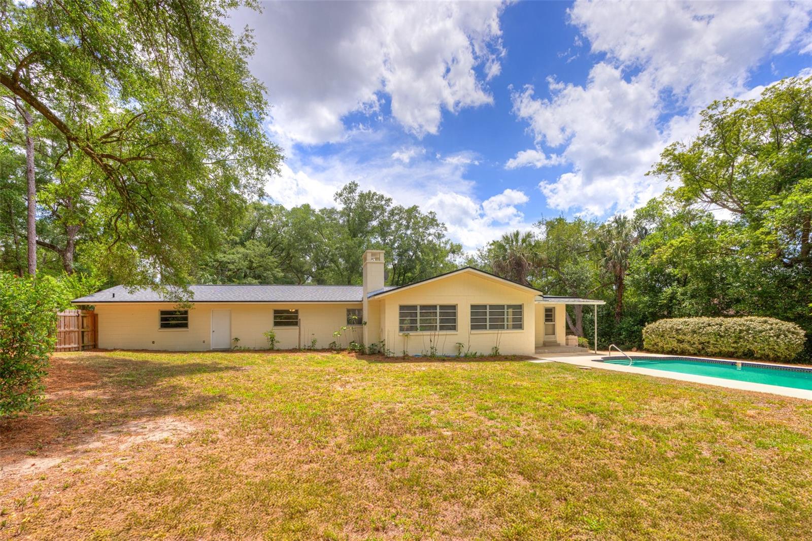 COUNTRY CLUB ESTATES - Residential