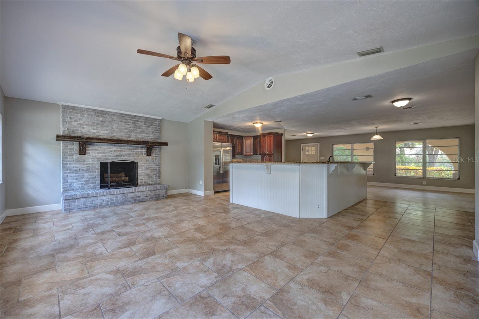 COUNTRY CLUB ESTATES - Residential