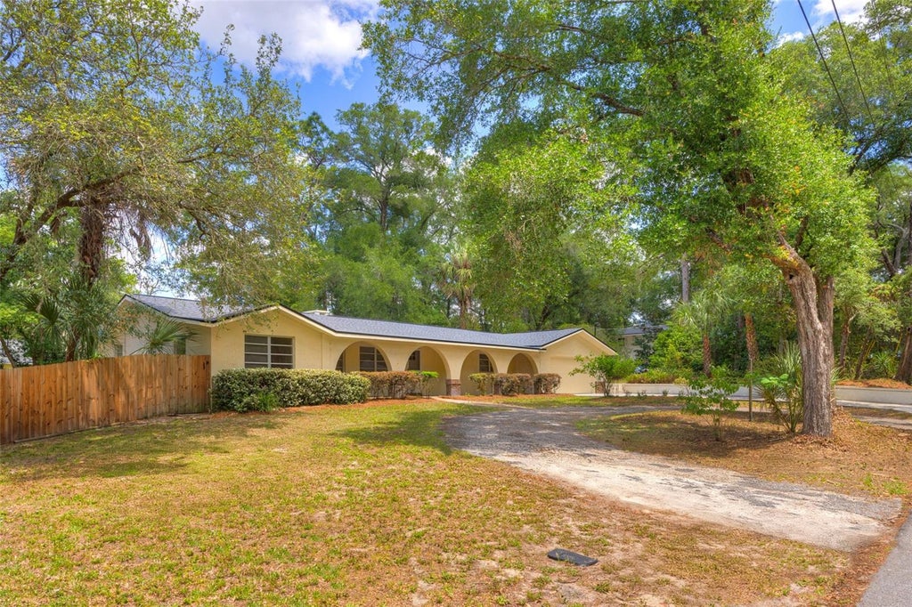 Photo of 321 Huntington Drive, Deland, FL 32724 (MLS # V4949043)