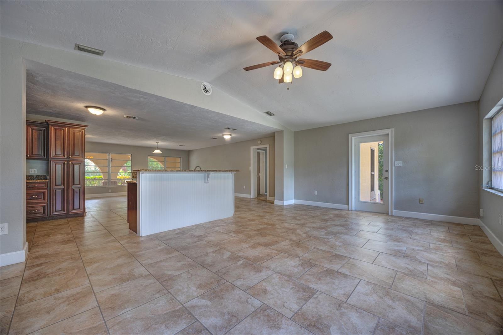 COUNTRY CLUB ESTATES - Residential