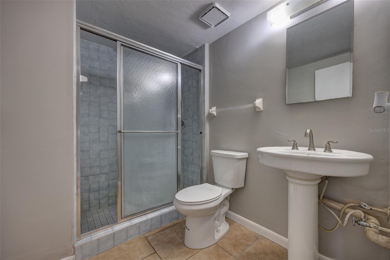 COUNTRY CLUB ESTATES - Residential