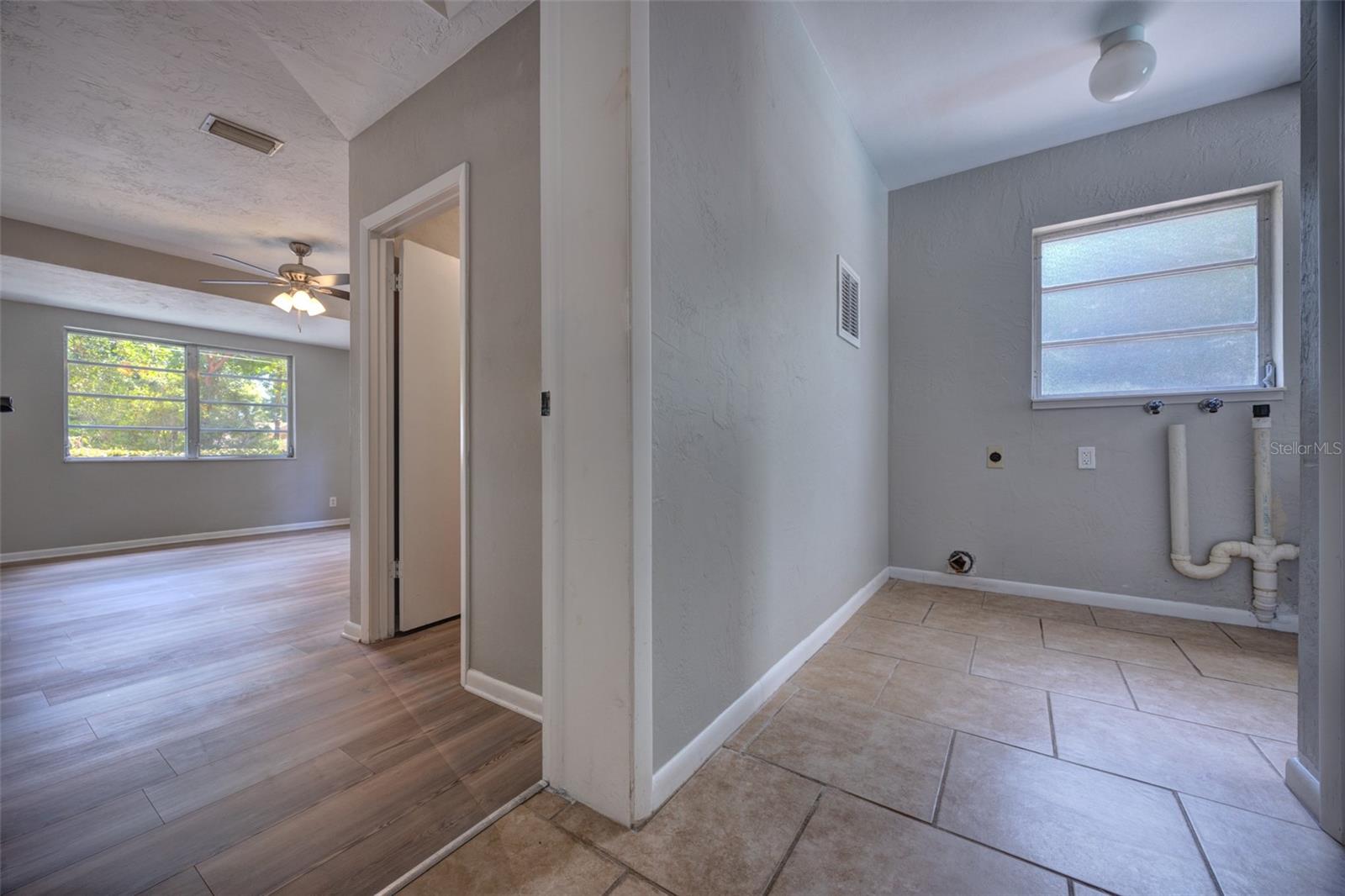 COUNTRY CLUB ESTATES - Residential