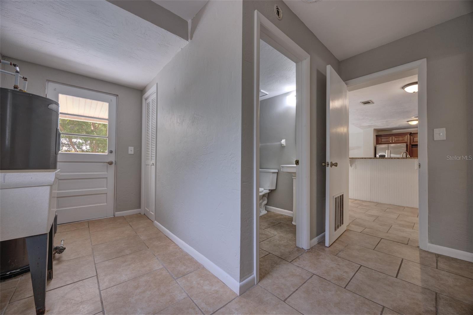 COUNTRY CLUB ESTATES - Residential