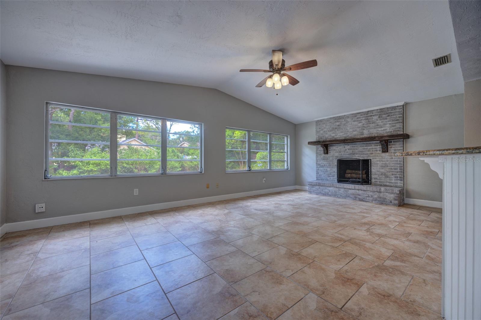 COUNTRY CLUB ESTATES - Residential