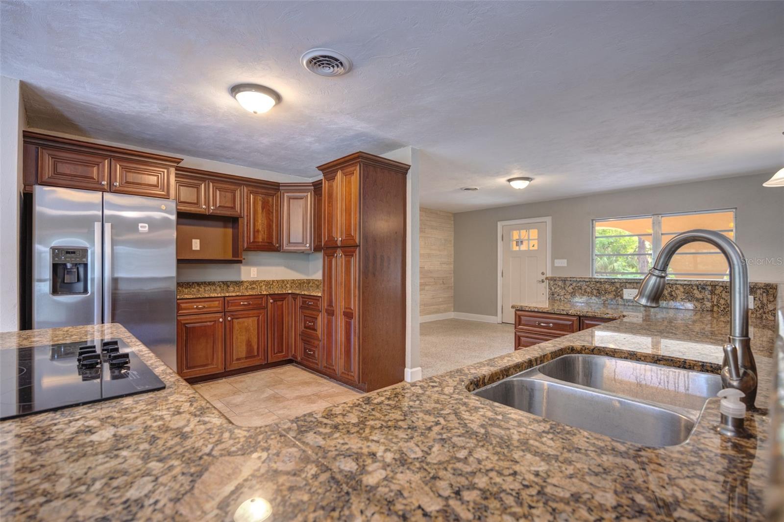 COUNTRY CLUB ESTATES - Residential