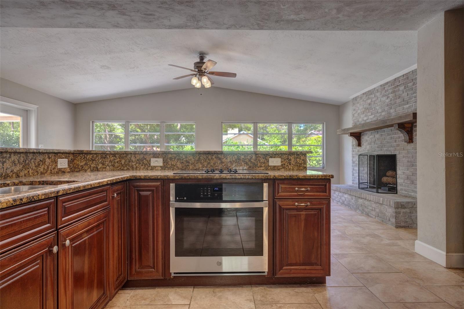 COUNTRY CLUB ESTATES - Residential