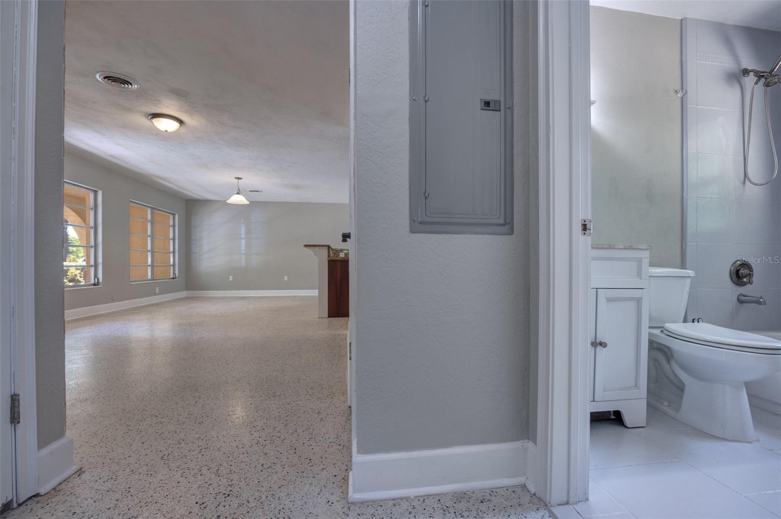 COUNTRY CLUB ESTATES - Residential