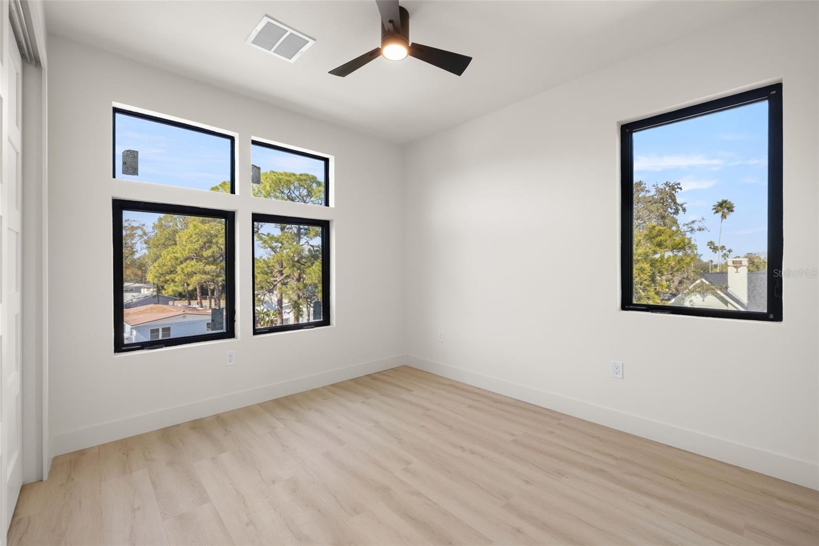 SHORE ACRES OVERLOOK SEC - Residential