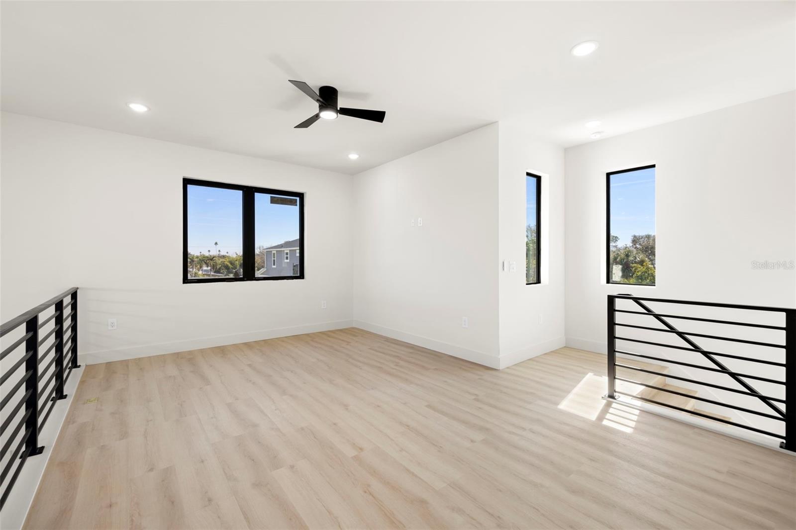 SHORE ACRES OVERLOOK SEC - Residential