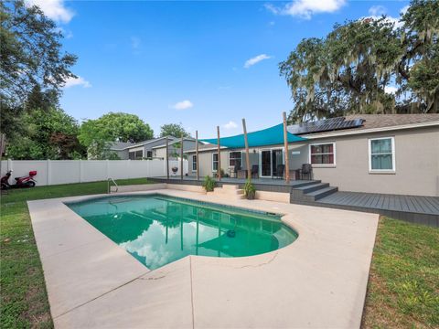 A home in LAKELAND