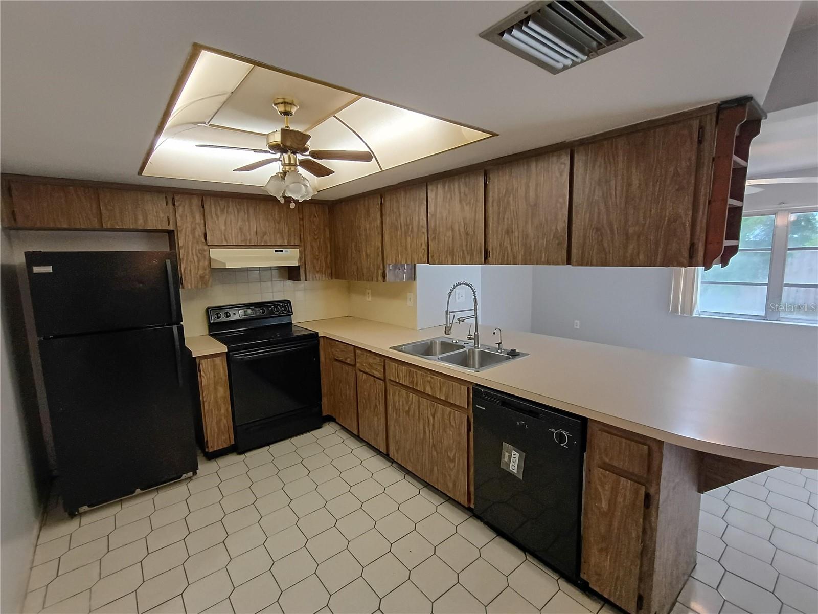 EXECUTIVE WOODS - Residential