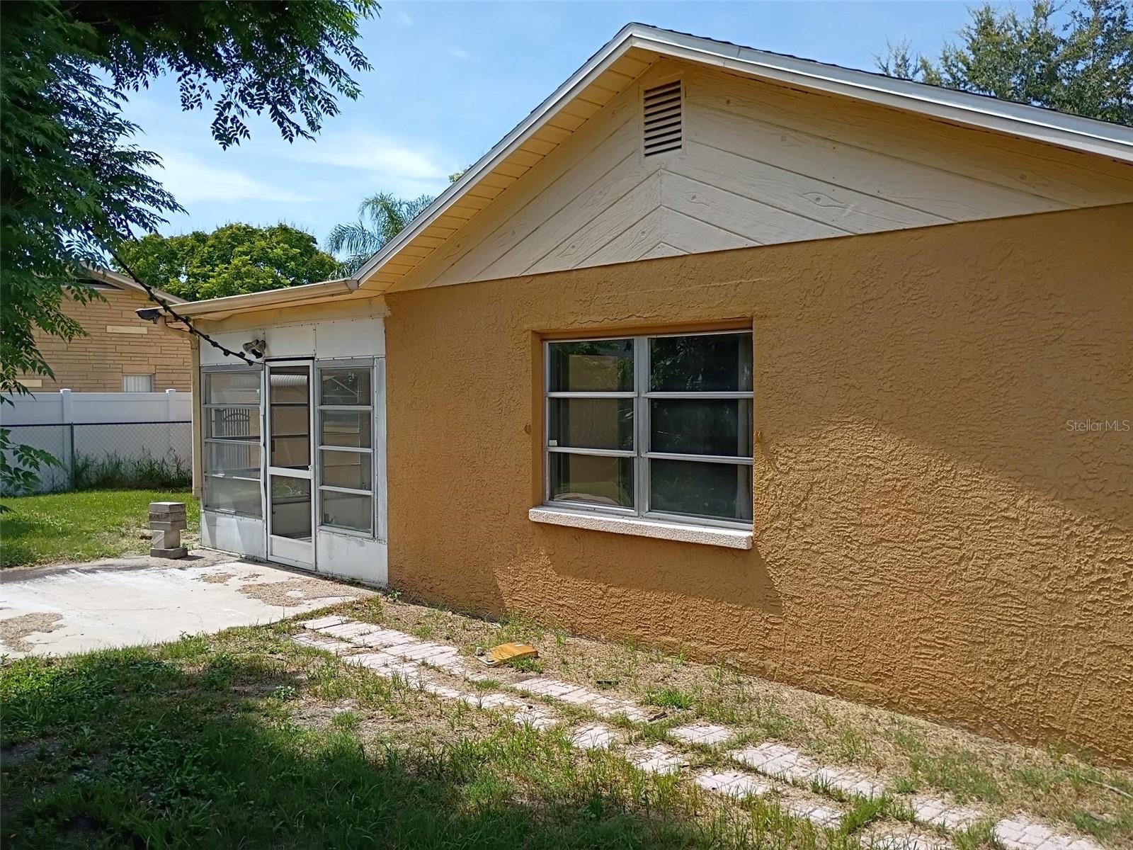 EXECUTIVE WOODS - Residential