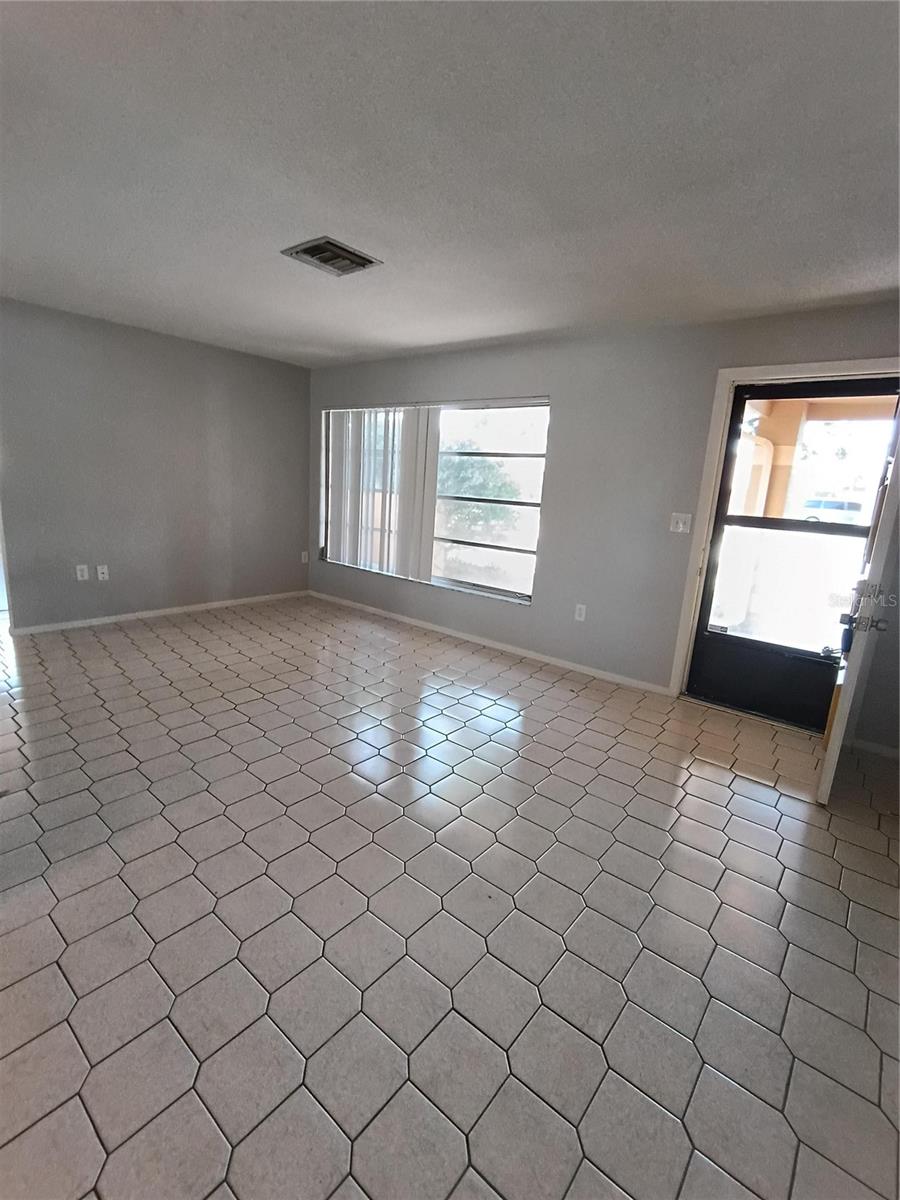 EXECUTIVE WOODS - Residential