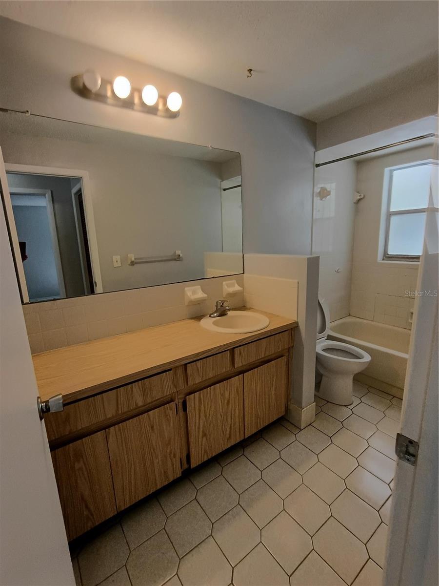 EXECUTIVE WOODS - Residential