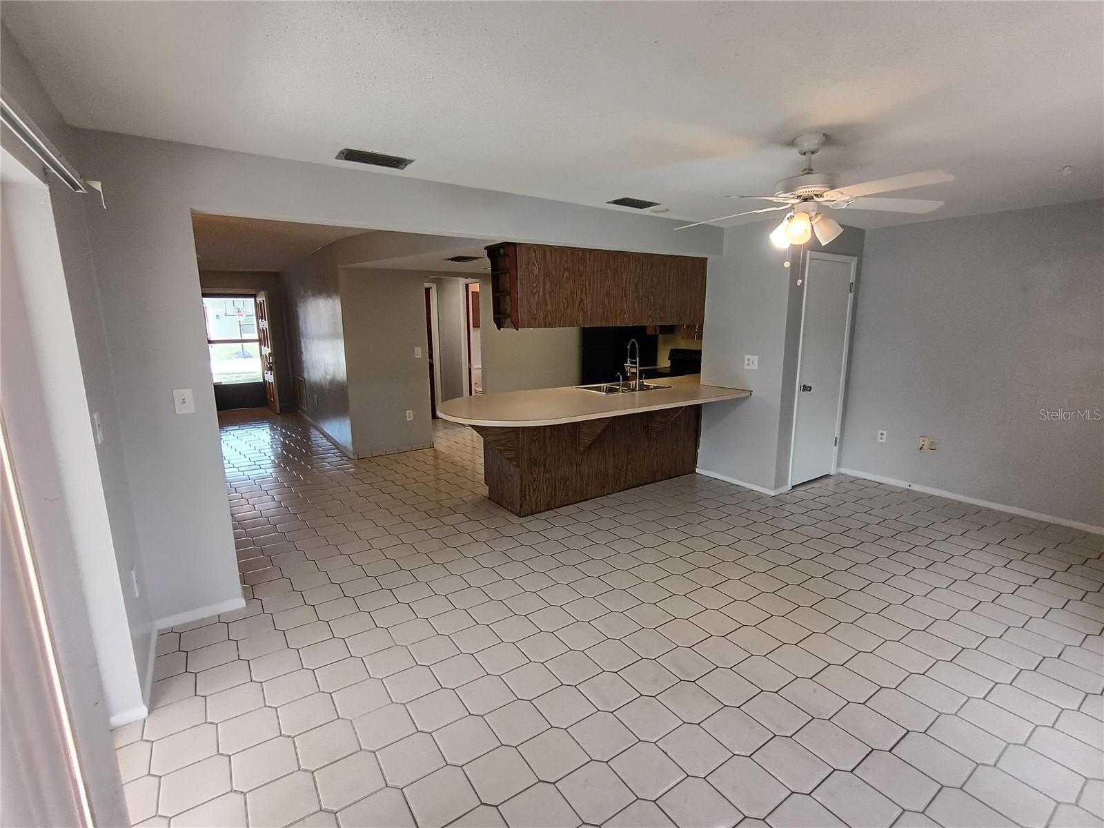 EXECUTIVE WOODS - Residential