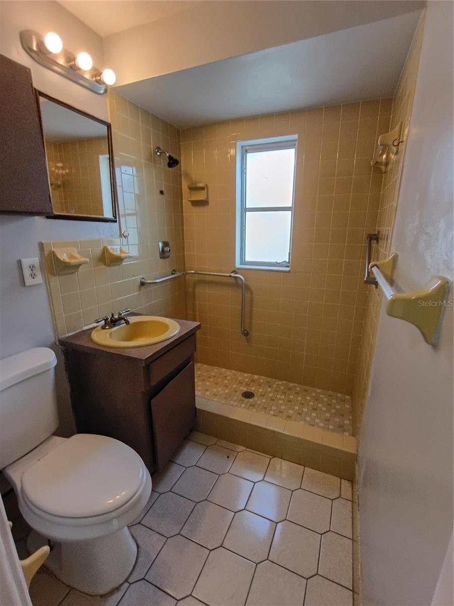 EXECUTIVE WOODS - Residential