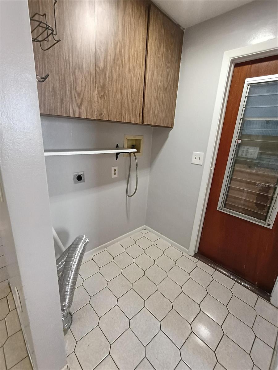 EXECUTIVE WOODS - Residential