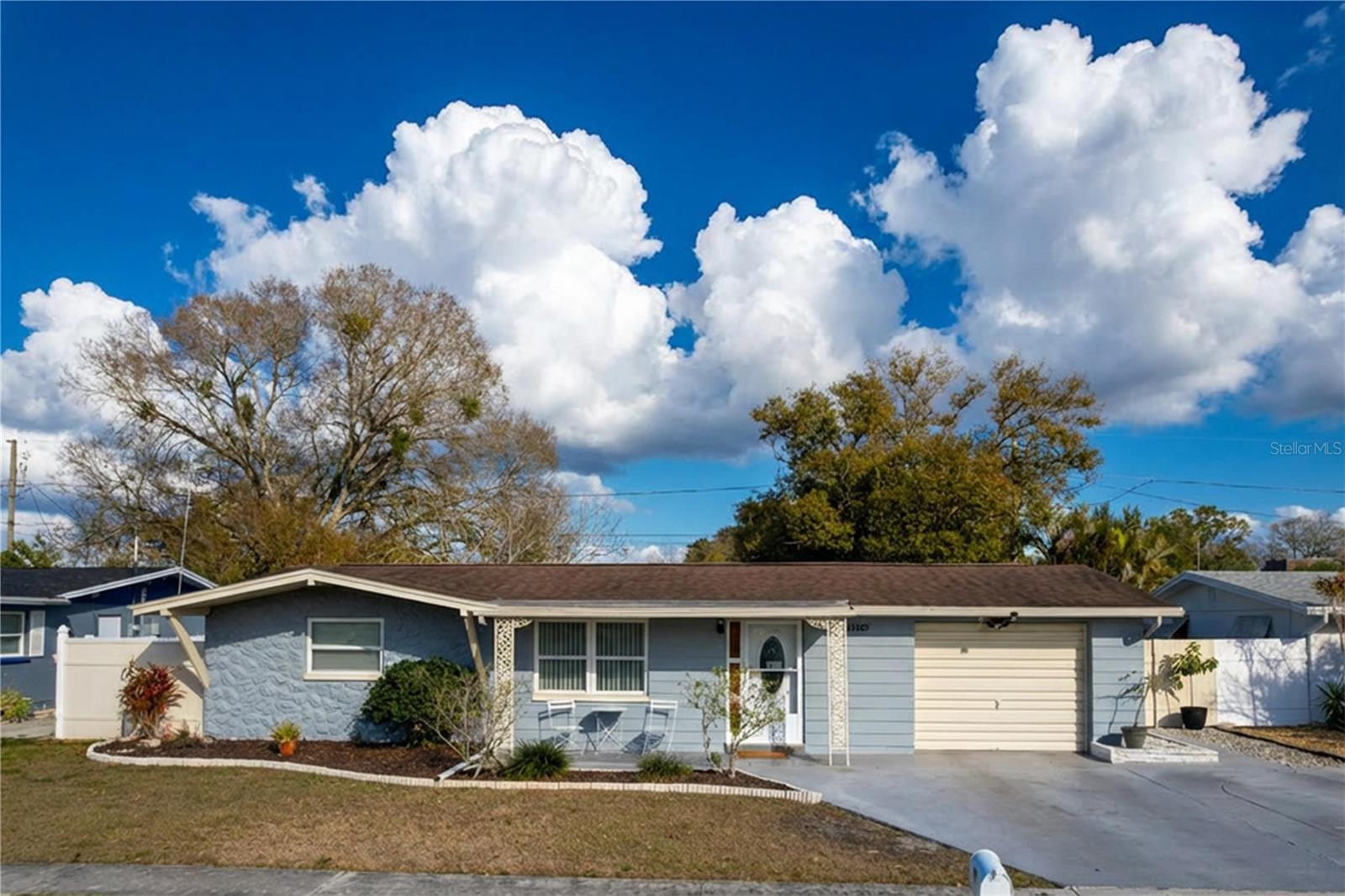 HOLIDAY GARDENS - Residential