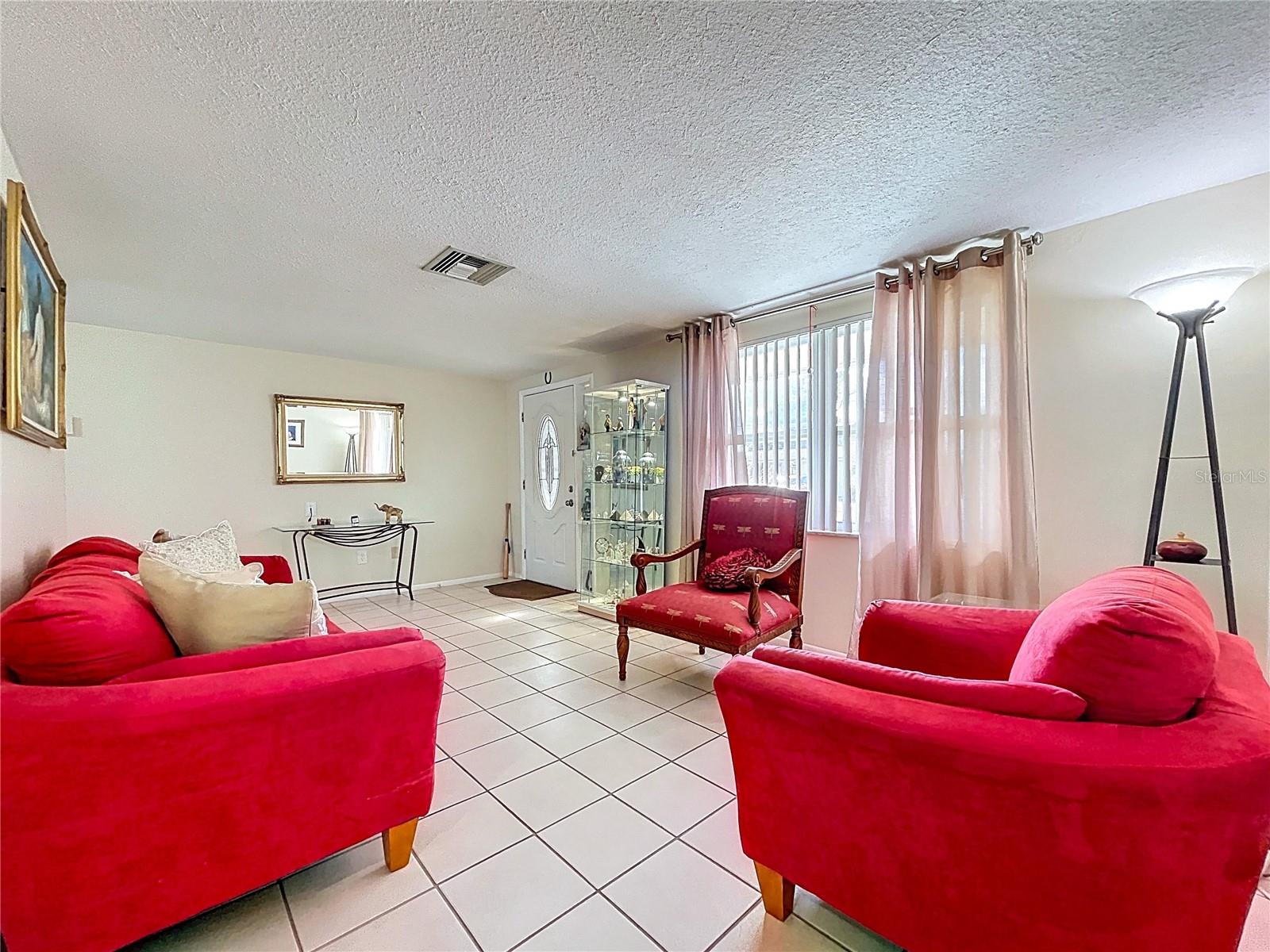 HOLIDAY GARDENS - Residential