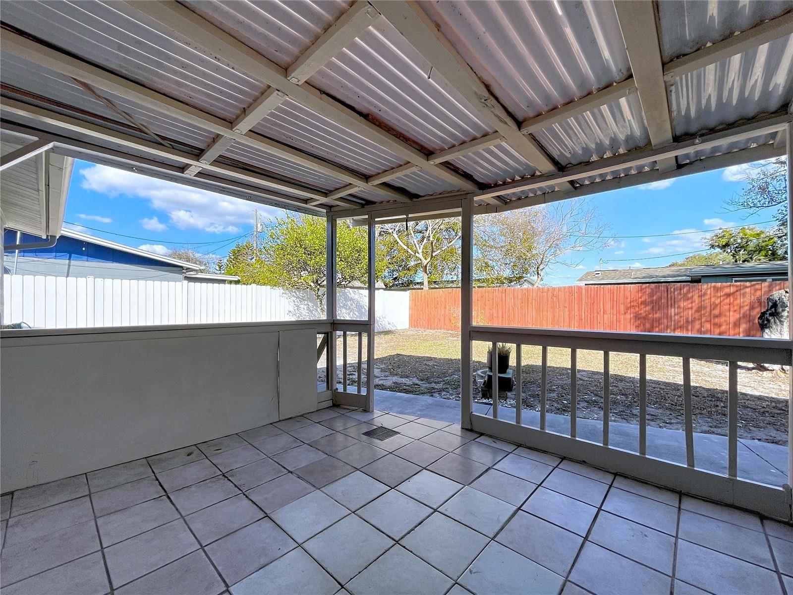 HOLIDAY GARDENS - Residential