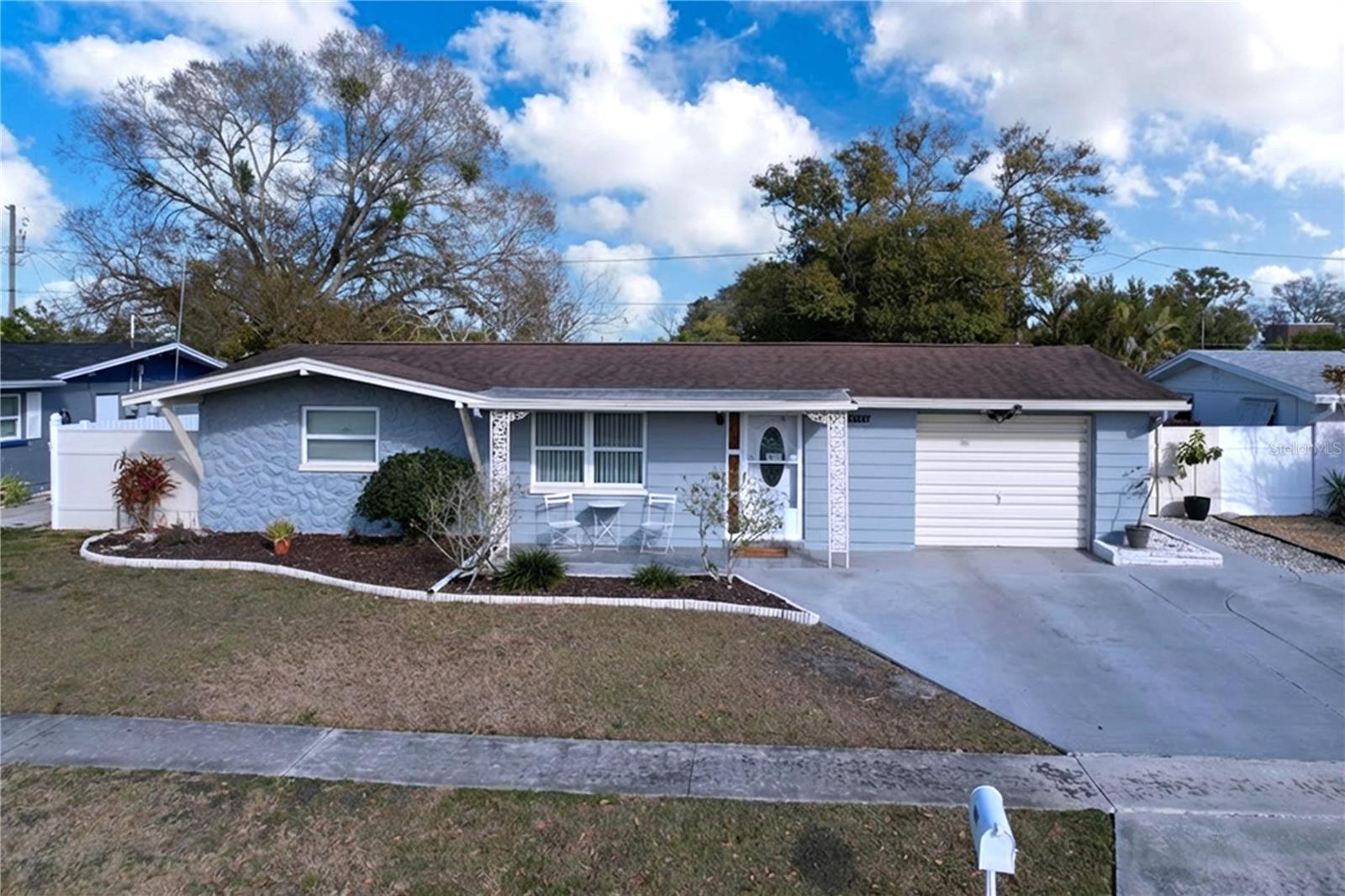 HOLIDAY GARDENS - Residential