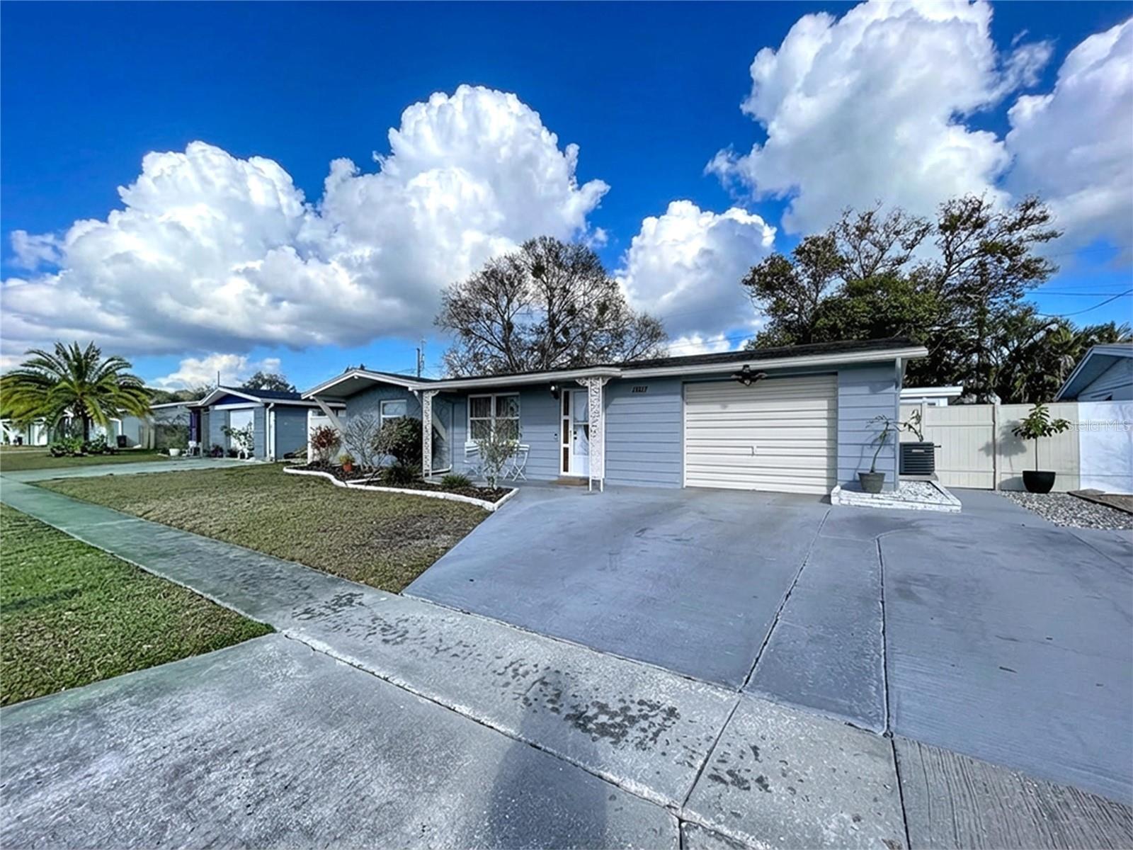 HOLIDAY GARDENS - Residential