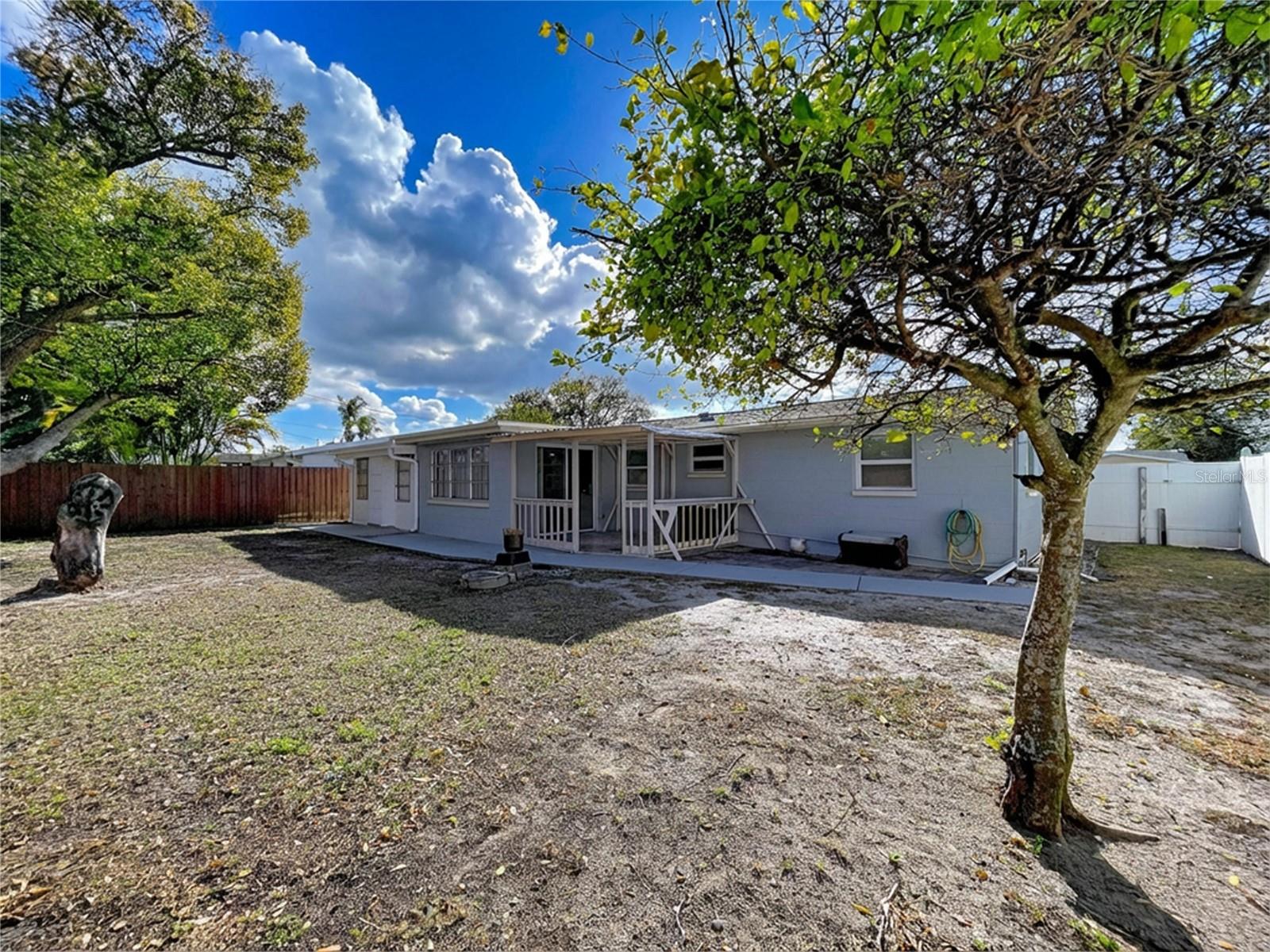 HOLIDAY GARDENS - Residential